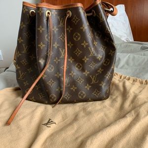 Gently worn Louis Vuitton bucket bag!